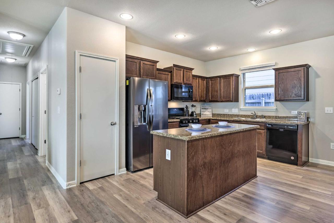 Buda Home With Smart Tv About 19 Mi To Downtown Austin Bagian luar foto